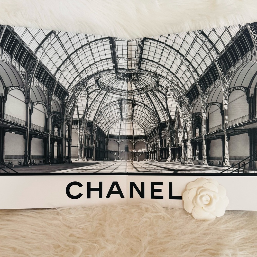 NEW!! Chanel Spring -Summer ready to wear collection Magazine! - Picture 2 of 4